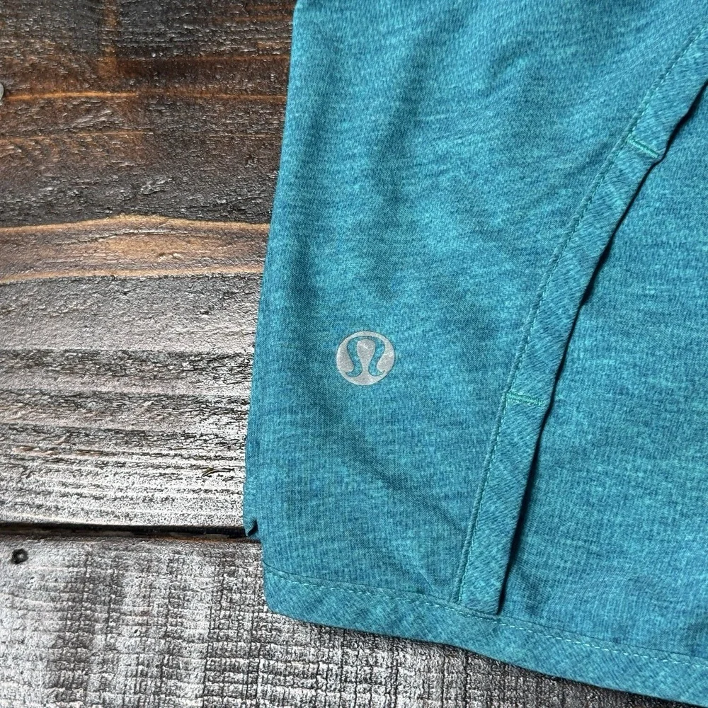 Lululemon Shorts Women's 4 Blue Teal‎ Running 4 Inseam Zip Pocket Lined
